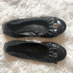 Tory Burch Flats - blck w/ silver hardware; sz 7.5